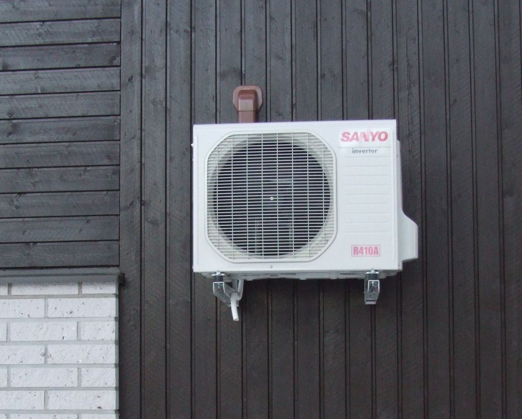 Unite exterieure de pompe a chaleur air/air, la solution de reference pour une maison conteneur