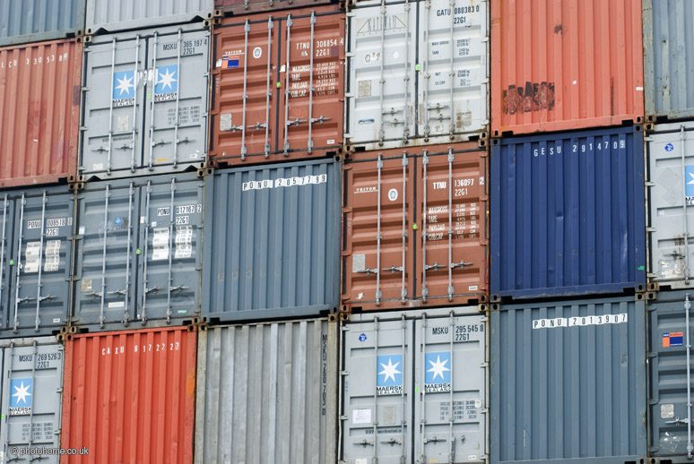 Conteneurs maritimes en acier nu, très sensibles à la surchauffe estivale