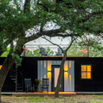 Maison conteneur avec bardage bois utilisee comme hebergement touristique