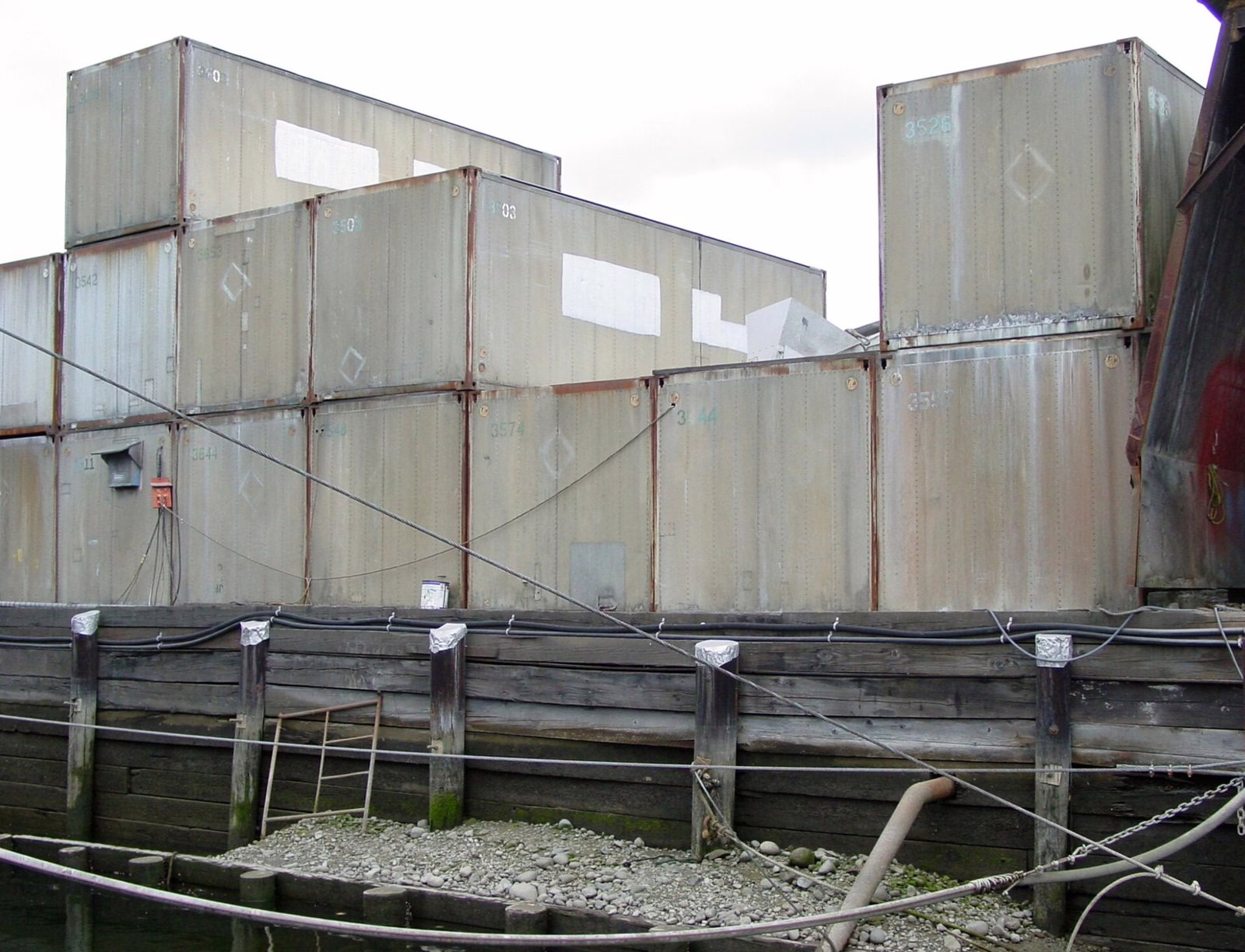 Habitat en conteneurs maritimes peints (Container Town, Vancouver)