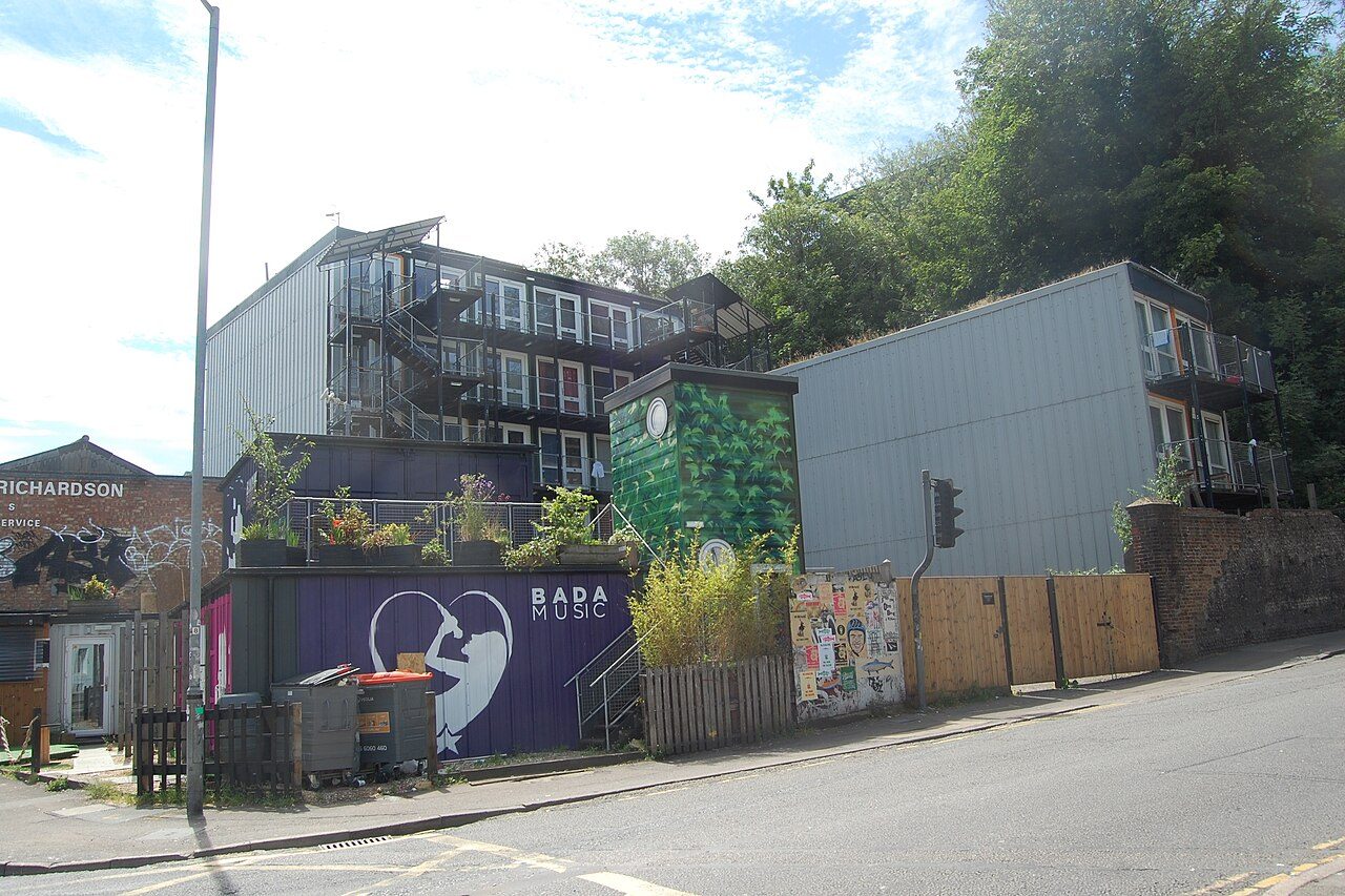 Façade de studios aménagés dans des conteneurs recyclés