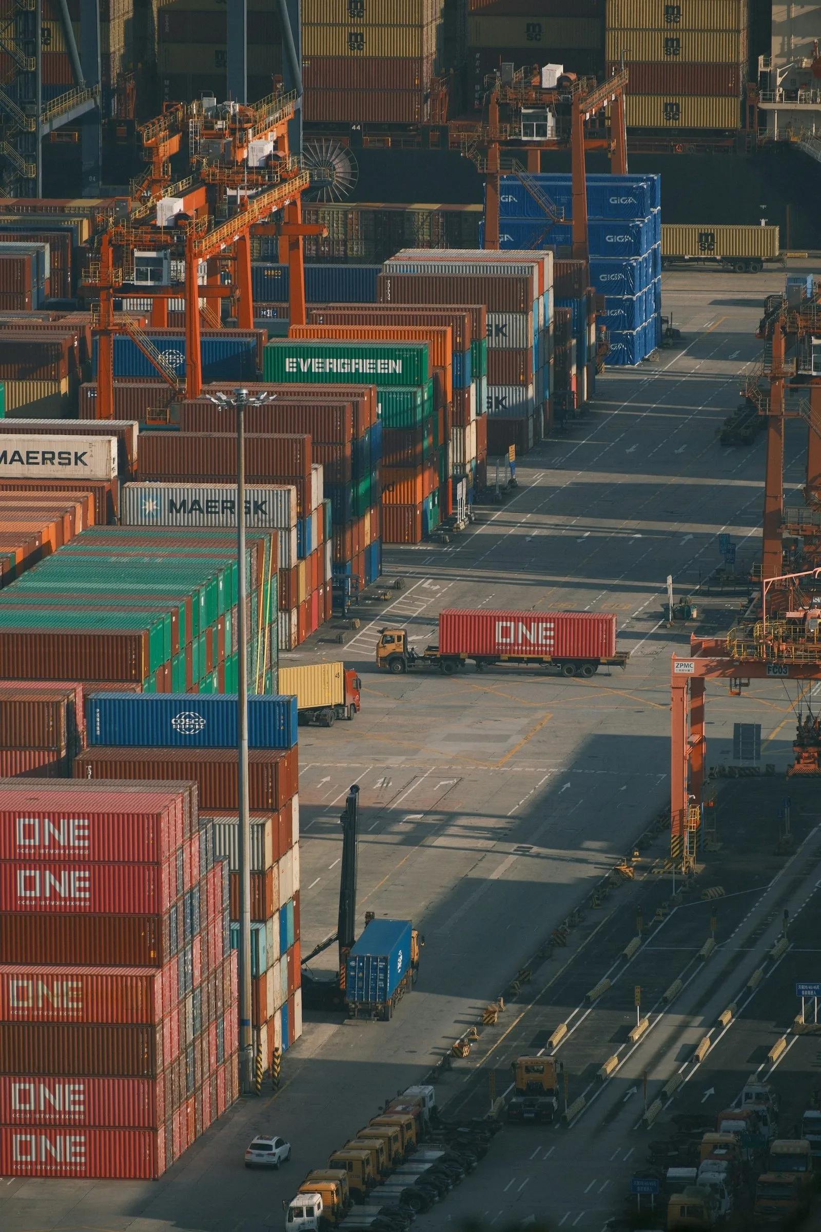Conteneurs maritimes empilés, le principe repris par la Maison Container