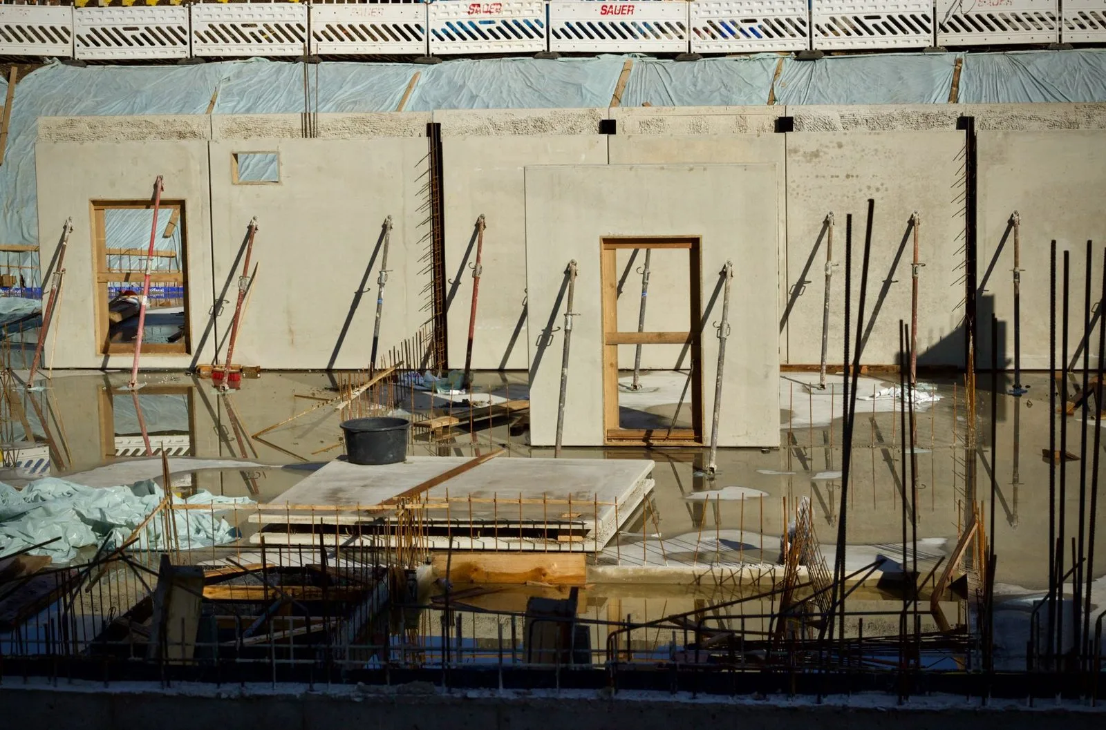Murs en béton sur un chantier de construction