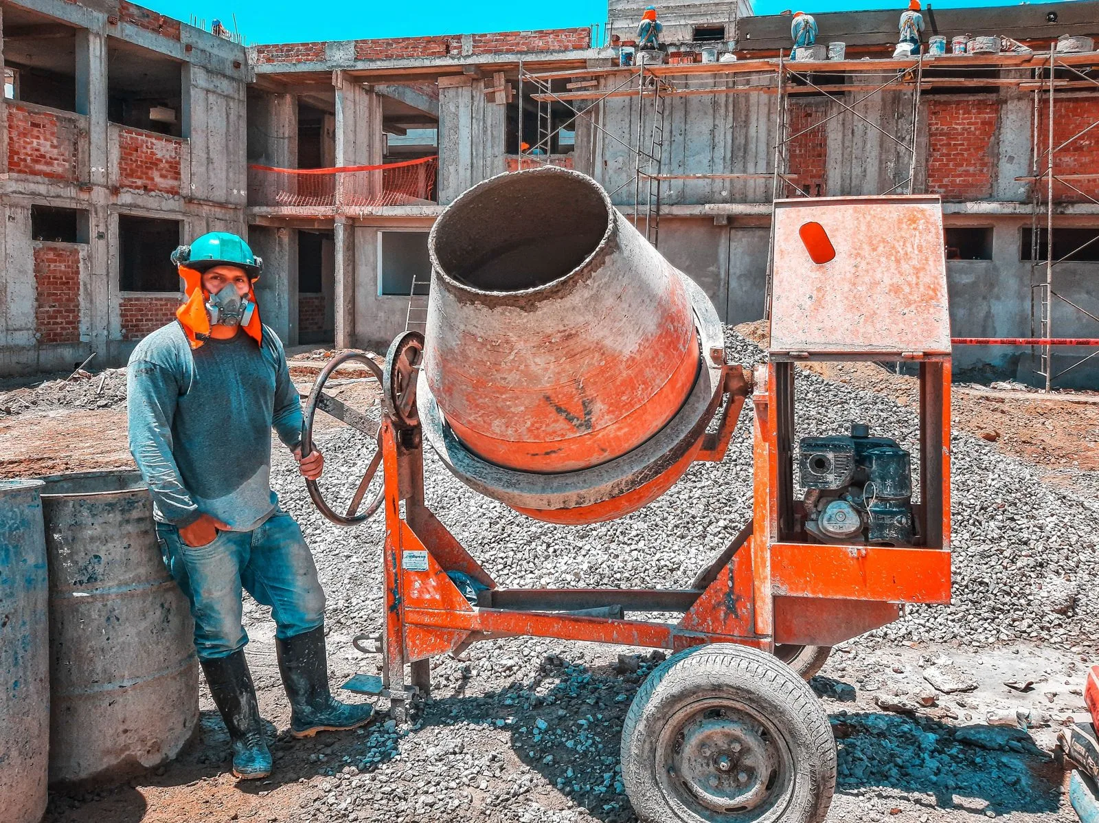 Mise en œuvre du béton sur un chantier de construction